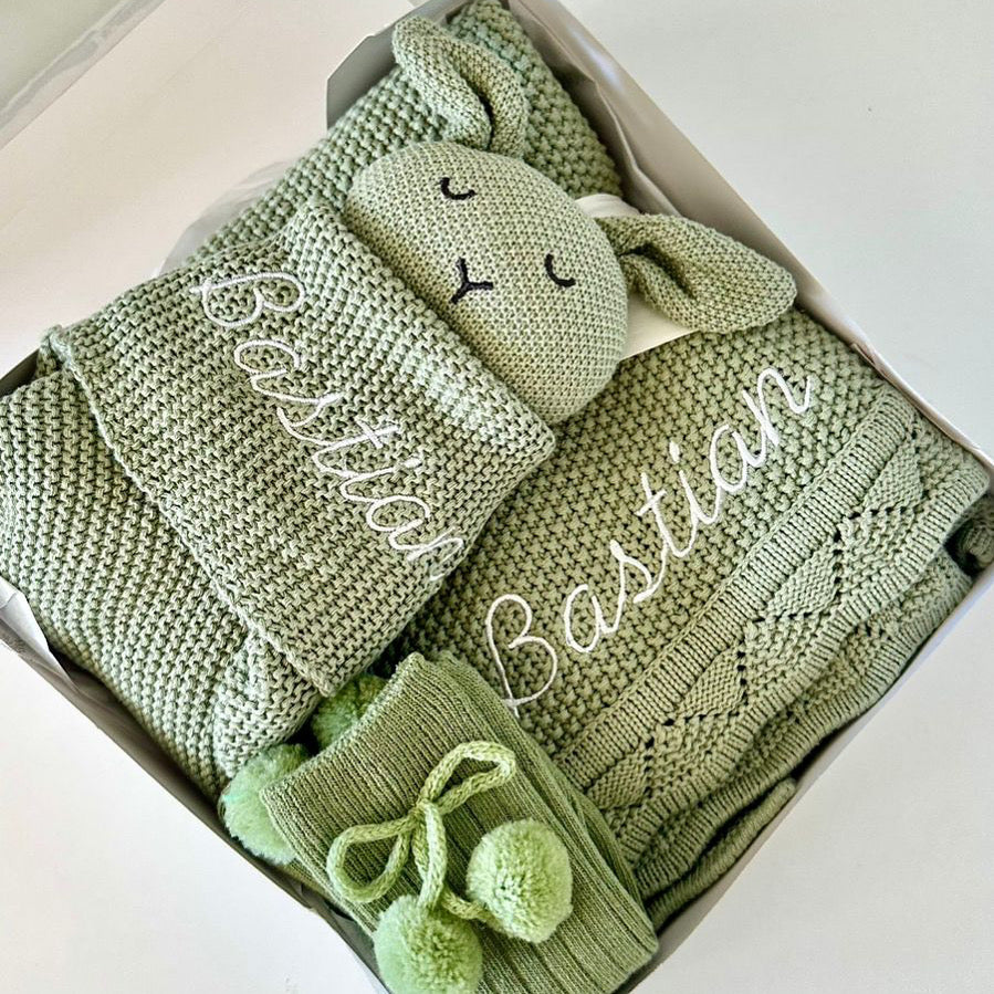 Kit Verde de manta y conejito de apego bordado